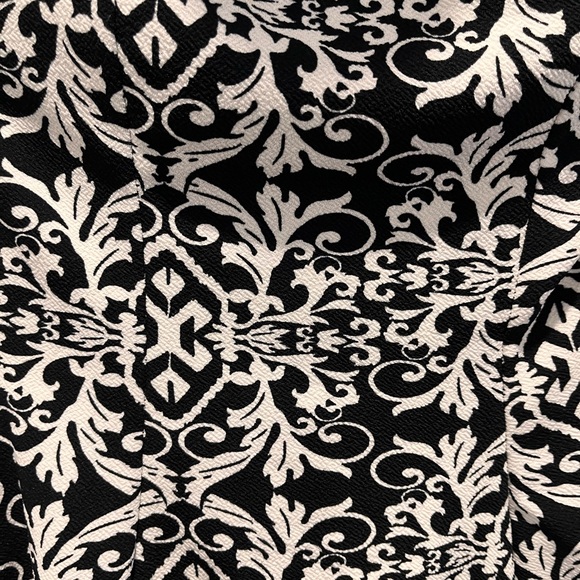 Strapless black and white scroll print top - Picture 3 of 7